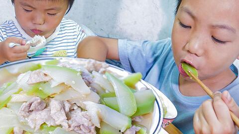 娱乐吃瓜酱煮饺子
